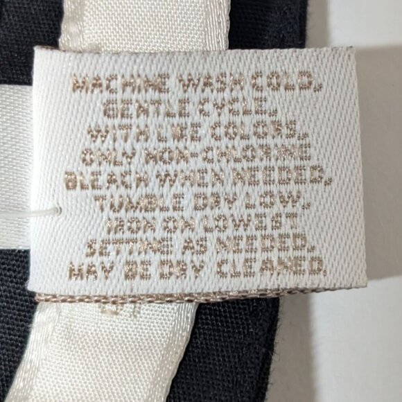 Chicos Slimming Capri Pants Womens Size 3 US 16 XL Smooth Stretch Crop Black - Picture 7 of 10